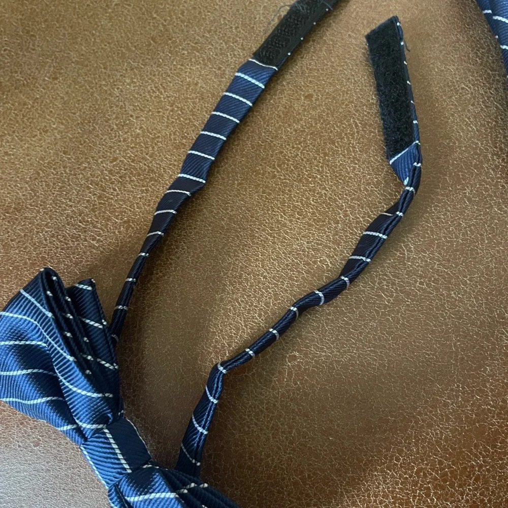 Boys Striped white Blue Bavy Navy Boys bow tie and pocket square size 5 to 6